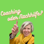 Blonde Frau zeigt auf Frage: Coaching oder Nachhilfe?