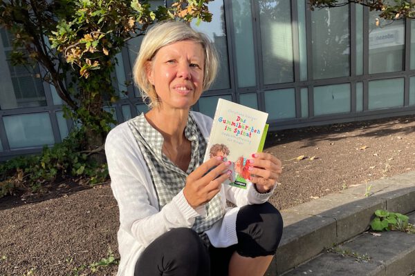Das Buch „Das Gummibärchen im Spinat“ Gedächtnistraining für Kinder von Christiane Stenger, ist ein Super-Buch, das ich deinem Kind dringend empfehle