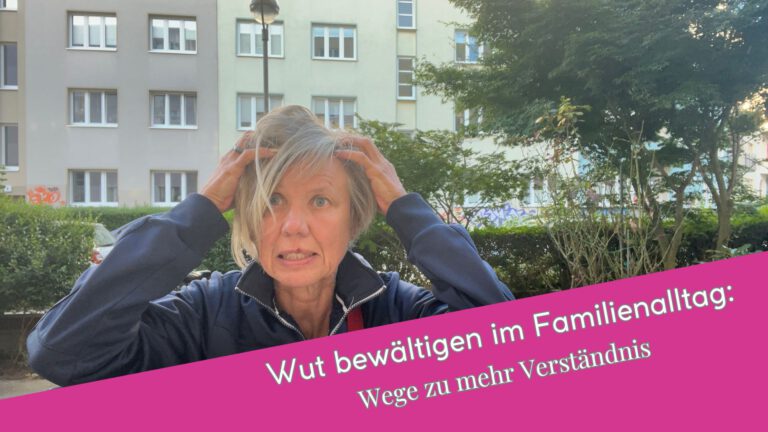 Wut bewältigen im Familienalltag, blonde Frau greift sich wütend in die Haare