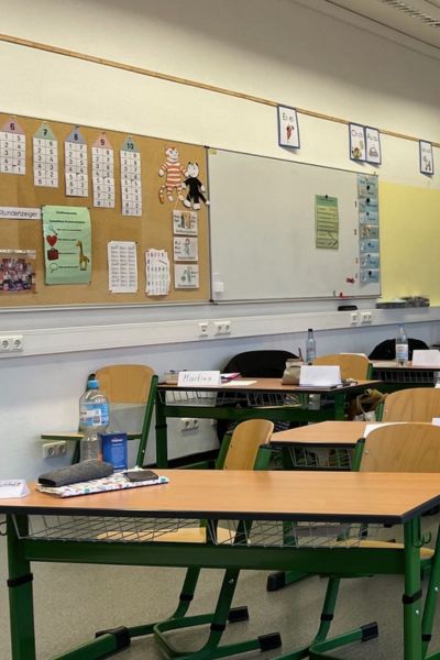 Hochbegabung erkennen: Klassenraum einer zweiten Klasse