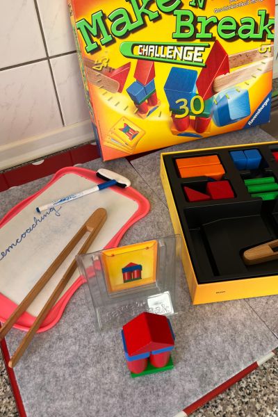 12 von 12 im Mai - Tafel mit der Beschriftung: Lerncoaching; Spiel: Mak'n Break. 