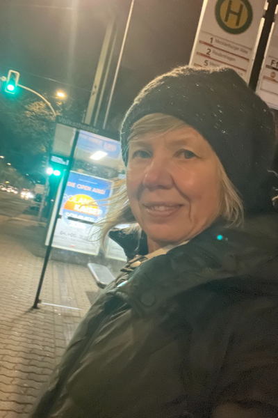 12 von 12 im Dezember: Mein Weg zur Schule - warten an der Haltestelle