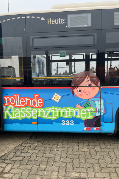 12 von 12 im Dezember: Rollendes Klassenzimmer, der Schulbus