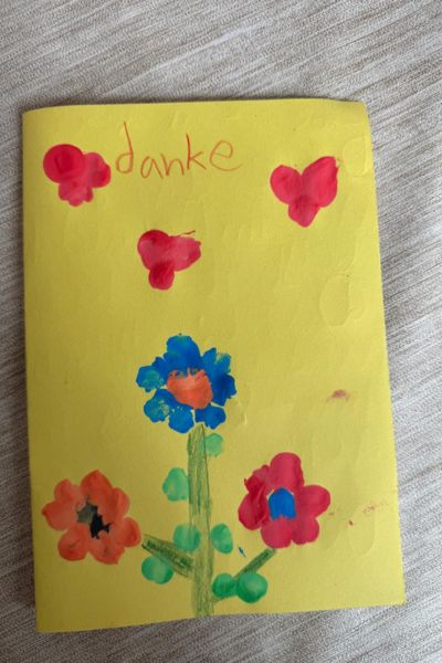 Jahresrueckblick 2025: gemalte Karte mit Blumen und Herzen und dem Wort Danke