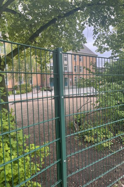 12 von 12 im Mai 2026: Blick auf den Schulhof einer Grundschule