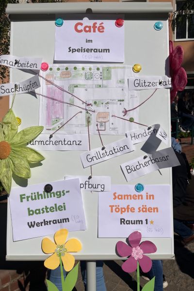 Monatsrückblick Mai 2026: Plakat vom Frühlingsfest in der Türmchenschule